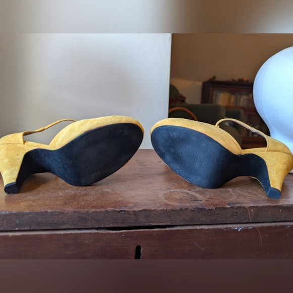 Graham Street Mustard Yellow Vintage style heels - Picture 10 of 10